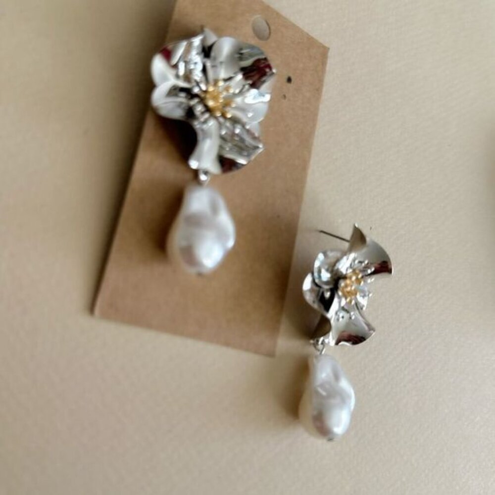 Floral Drop Earrings N1580 - Picture 3 of 3